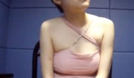 美女露乳头视频,美女意外露乳头的瞬间